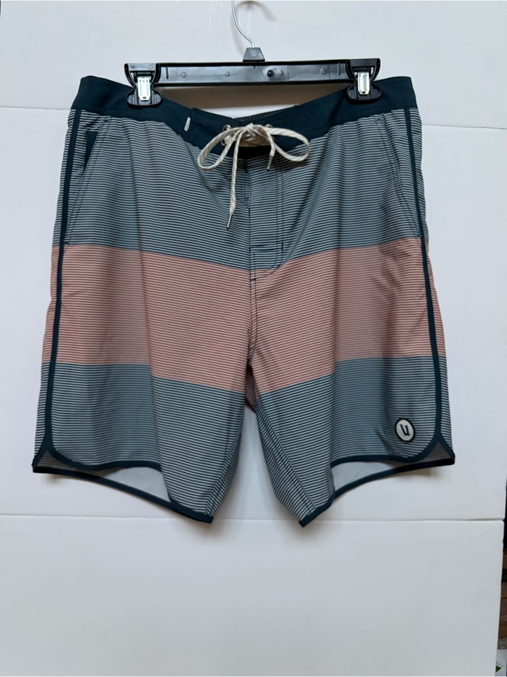 VUORI Cruise Board Shorts Swim Trunks Men’s Striped Stretch Size 34